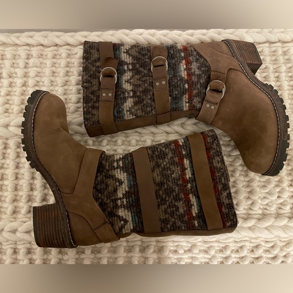 Woolrich Wool Tapestry Boots - Picture 9 of 11